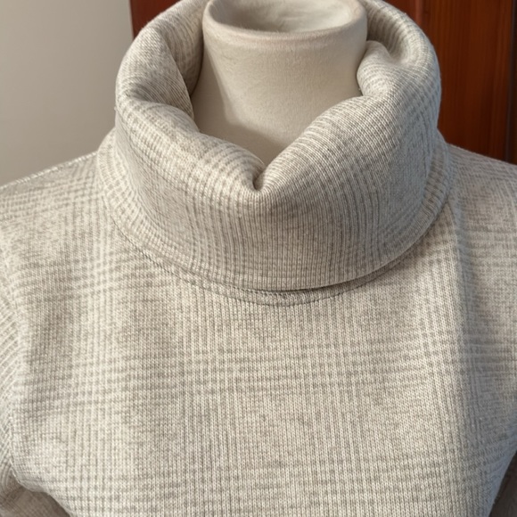 J. Crew Mercantile Sweater - Picture 2 of 6
